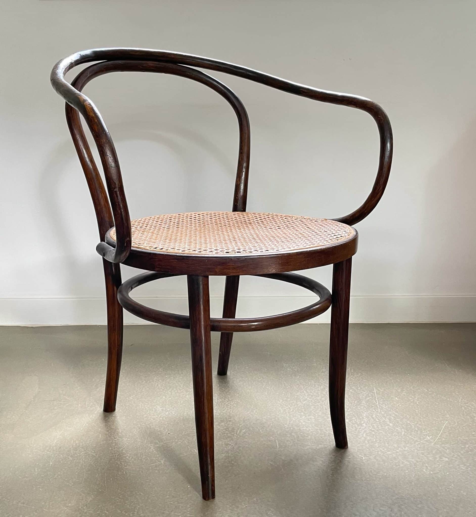 Thonet b9 store bentwood chair