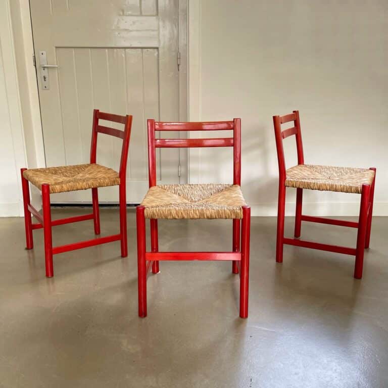 Set of vintage wooden chairs, red lackered, rush seats Studio Tout