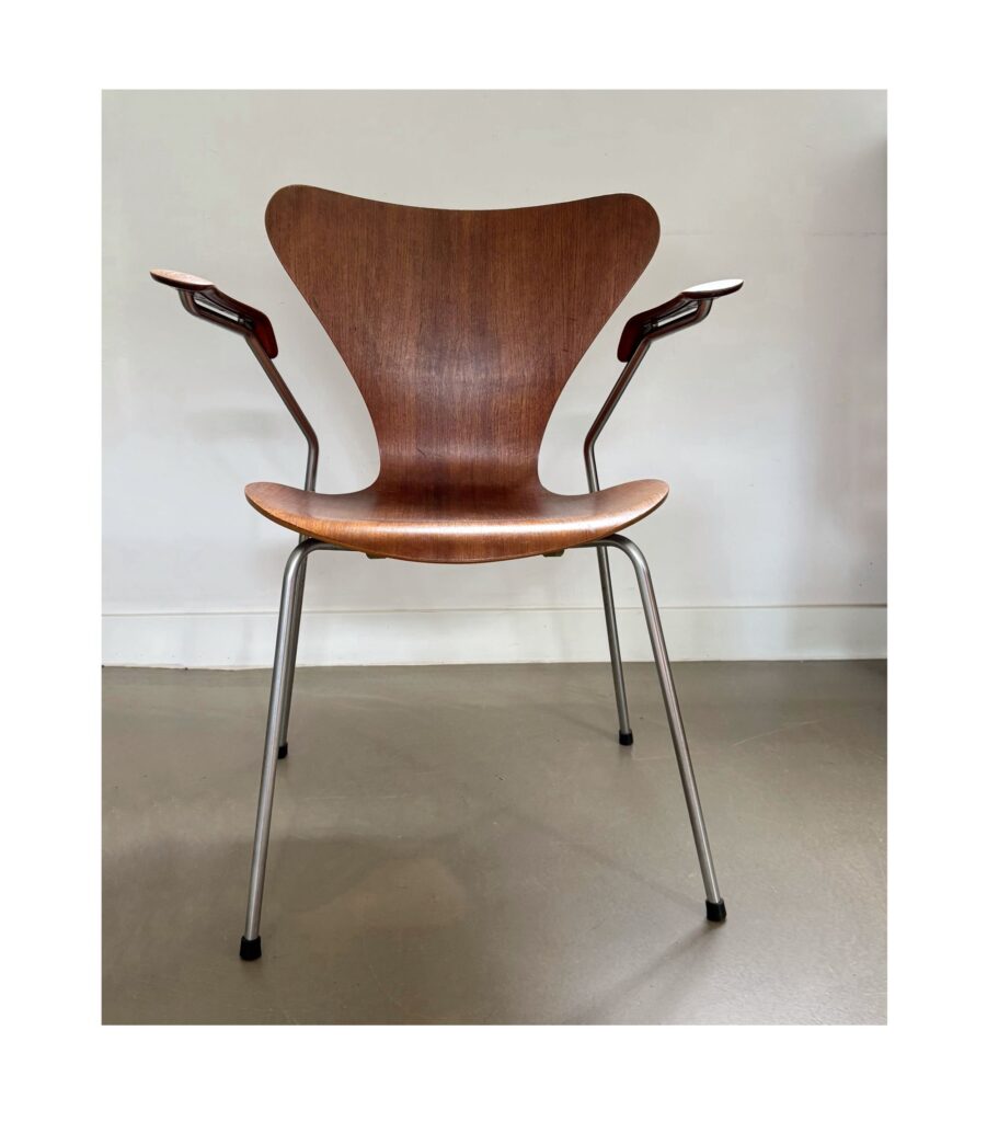 Armchair serie 7 '3207', design Arne Jacobsen for Fritz Hansen
