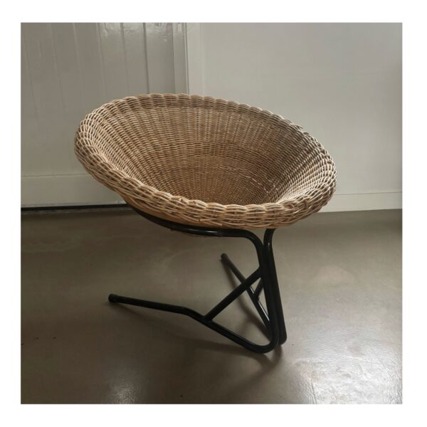 Lounge chair, black metal frame, rattan basket, Rohé Noordwolde, 1950s
