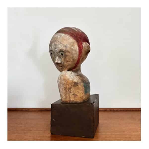Sabina Feroci (1971), 'In dubio'. Painted papier-mâché on brown patinated metal base