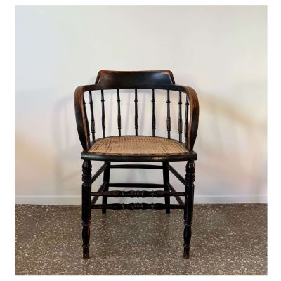 Antique windsor style chair TU Delft main