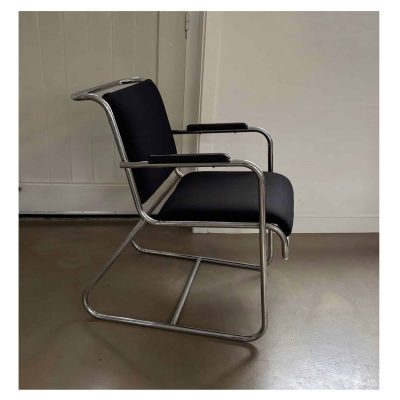 Cor Alons conversation chair MAIN